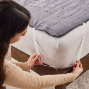 사람들은 담요로 가열 된 전기로 잠을 잘 수 있습니까?